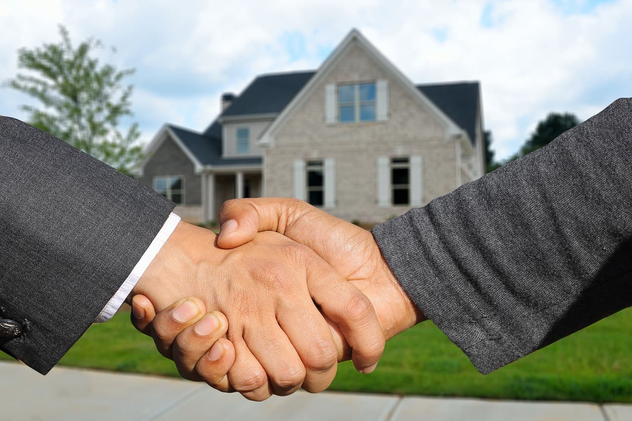 Real estate attorney closing deal